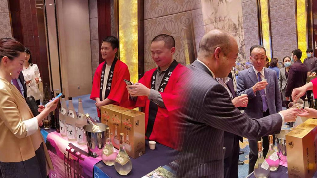 贺茂鹤清酒，天皇生日宴会